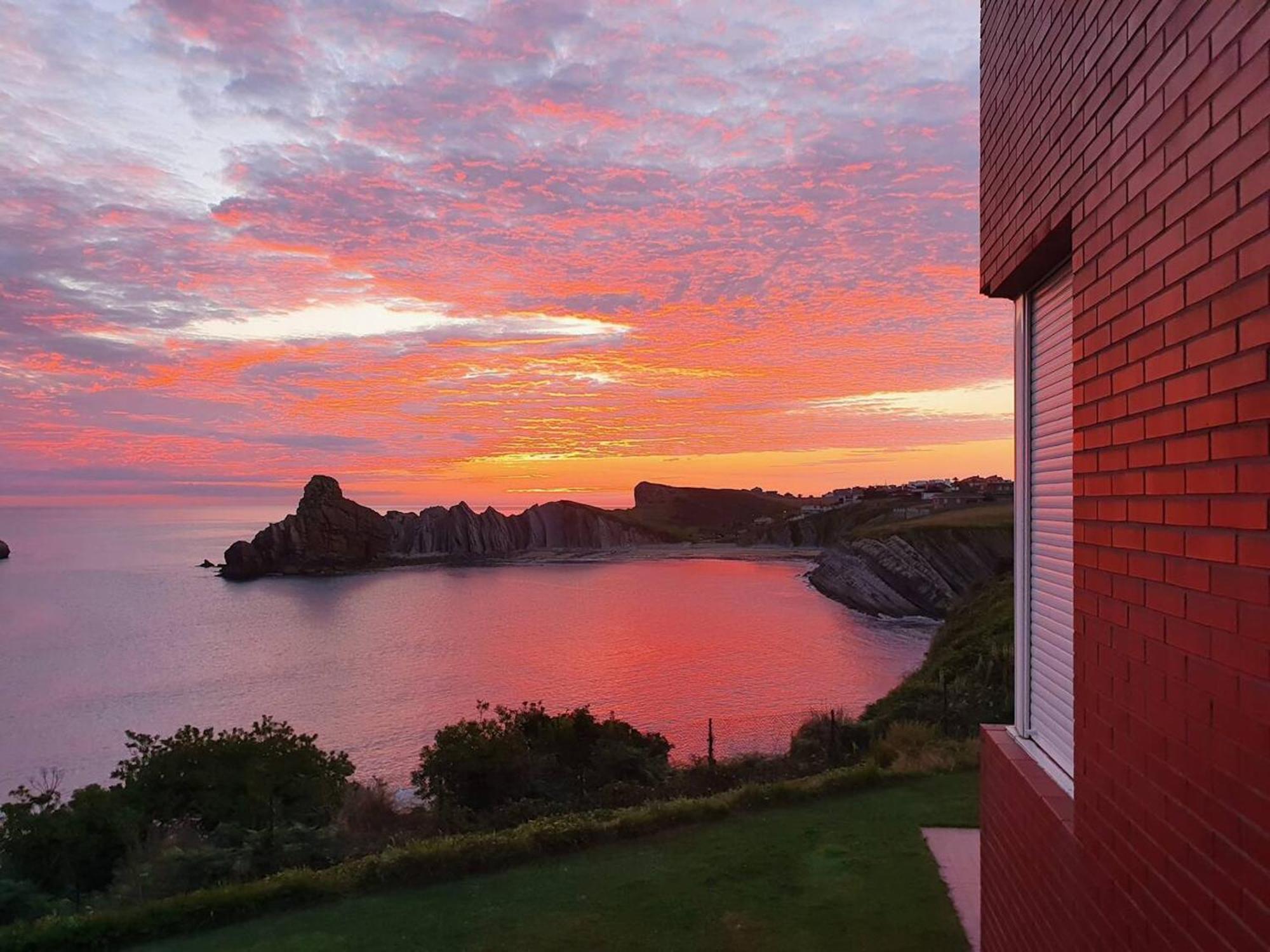 Spacious House With Sea View In Liencres + Jacuzzi Eksteriør bilde